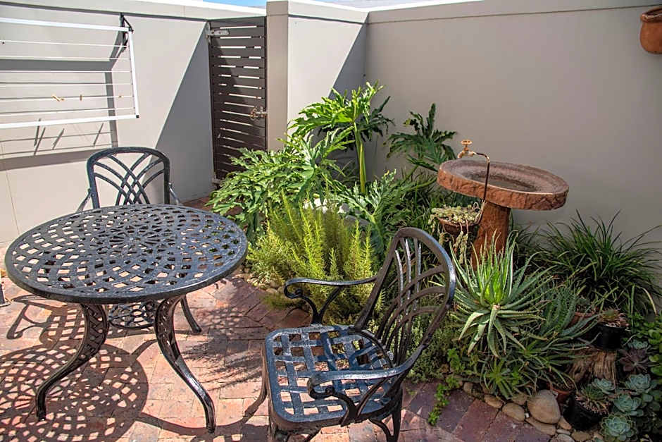 WATERFRONT 2 BR Home with mooring at Knysna Quays - life on the water