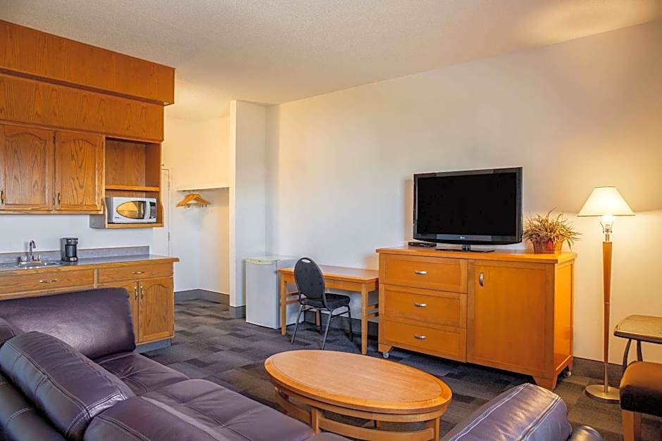 Days Inn & Conference Centre by Wyndham Camrose Norsemen