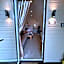 Paddock Pod - Sleeps 4 & Roofed Over Private Hot Tub & NEW SAUNA