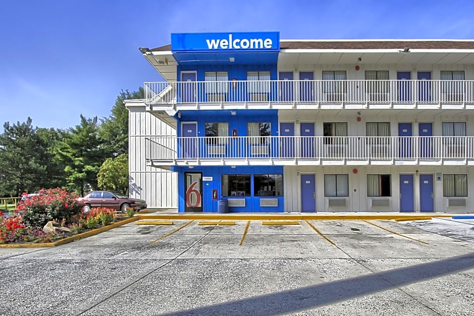 Motel 6-New Cumberland, PA - Harrisburg - Hershey South