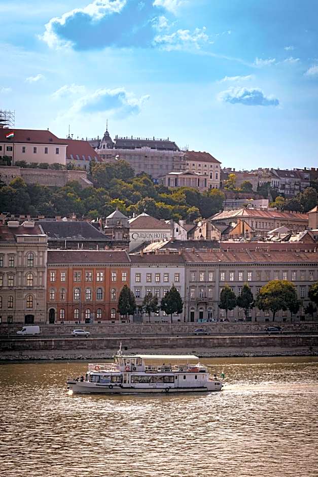 Carlton Hotel Buda Castle