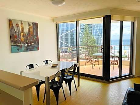 One-Bedroom Apartment with Sea View and Air-conditioning