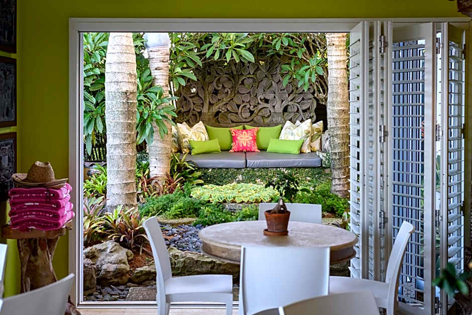 Nakai Beach Homestay