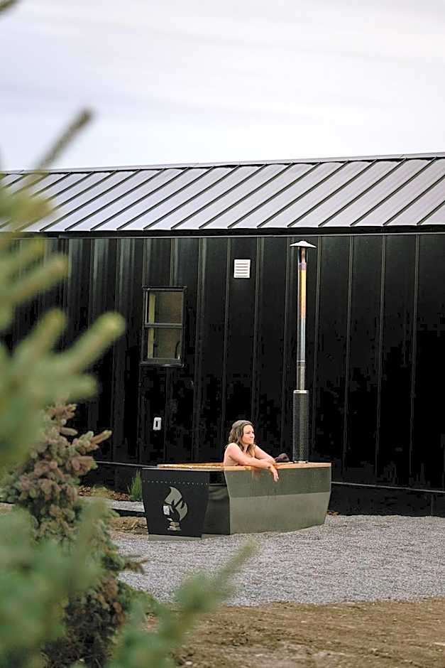 Yellowstone Peaks Hotel