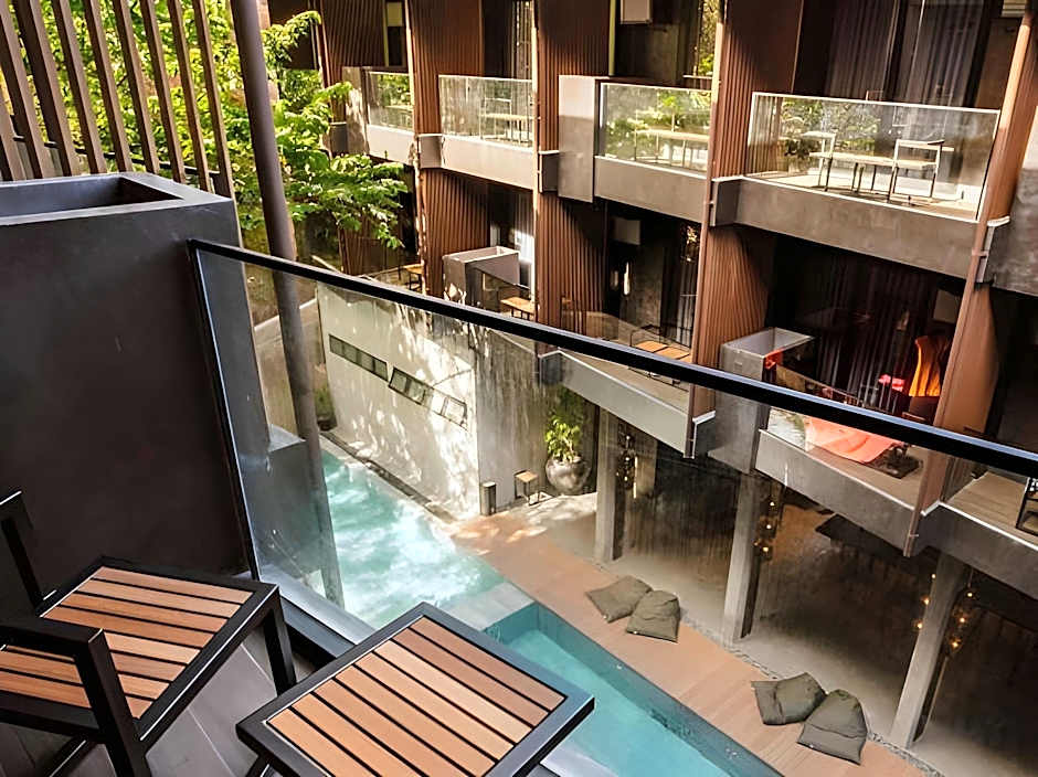 The Funny Lion - El Nido