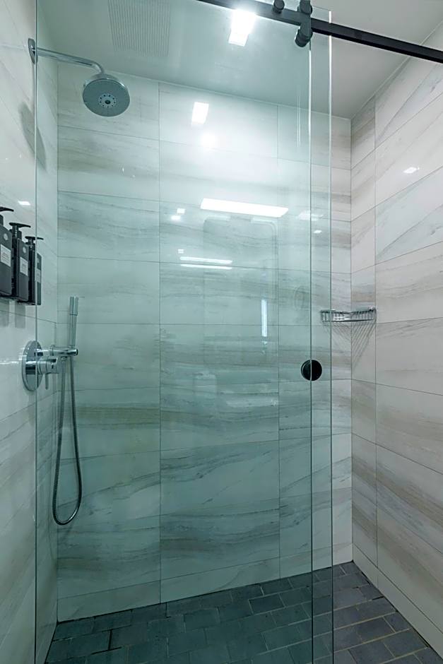 Broadway Plaza Hotel