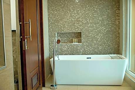 juliet, presidential suite, 1 king, lake victoria view, balcony