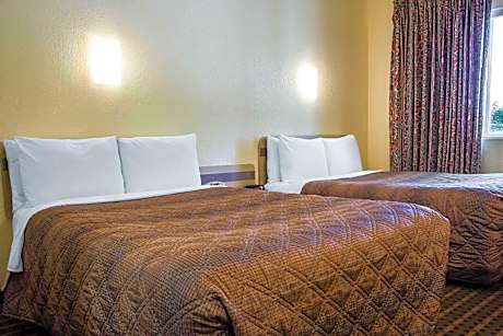 2 Double Beds Nonsmoking Accessible