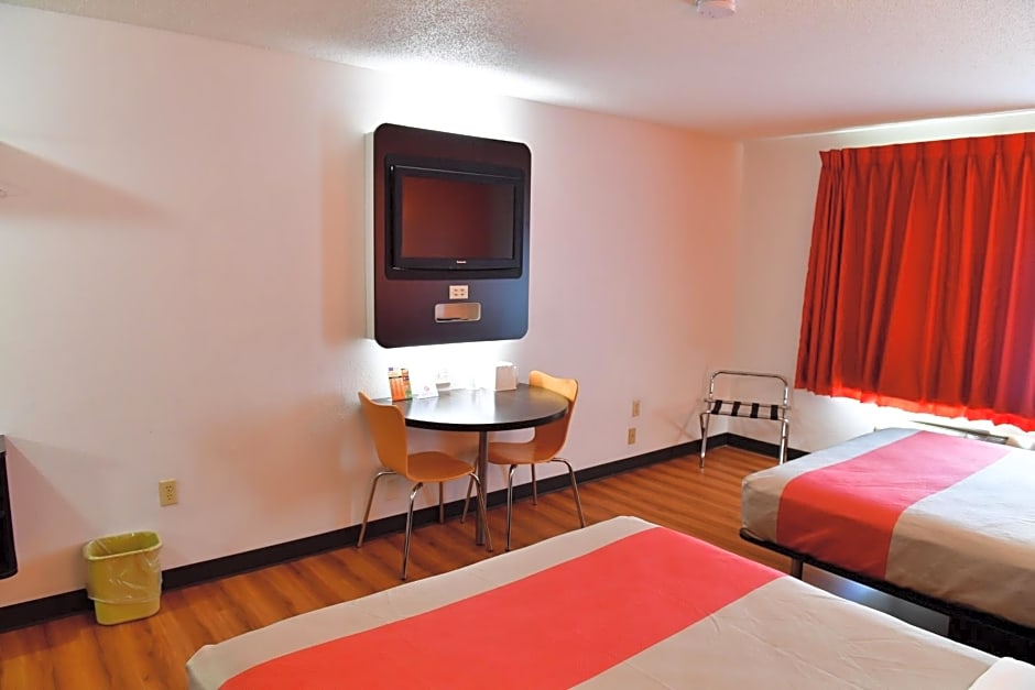 Motel 6 Lincoln, NE