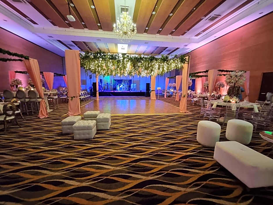 Wyndham Manta Sail Plaza Hotel and Convention Center