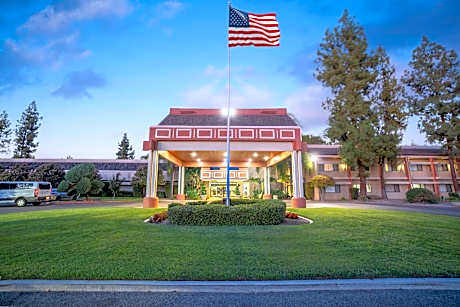 Piccadilly Inn Airport