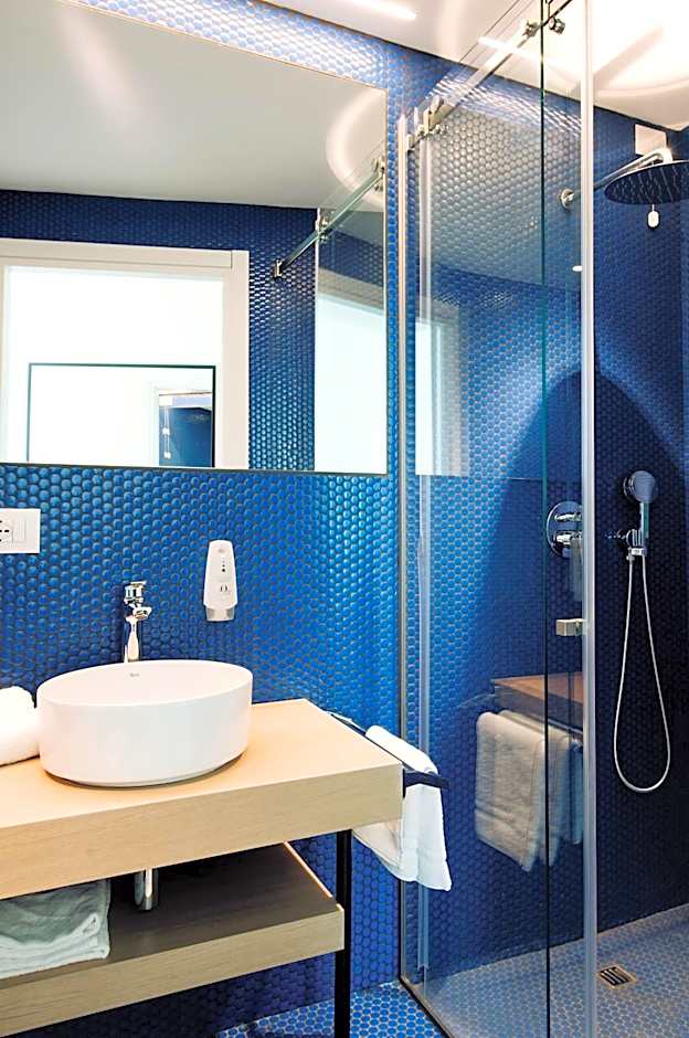 Air Rooms Rome Airport by HelloSky