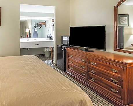Standard King Room - Non-Smoking