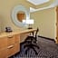 La Quinta Inn & Suites by Wyndham Naples Downtown