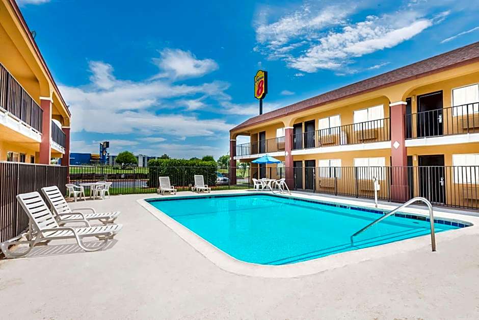 Super 8 by Wyndham Midwest City OK