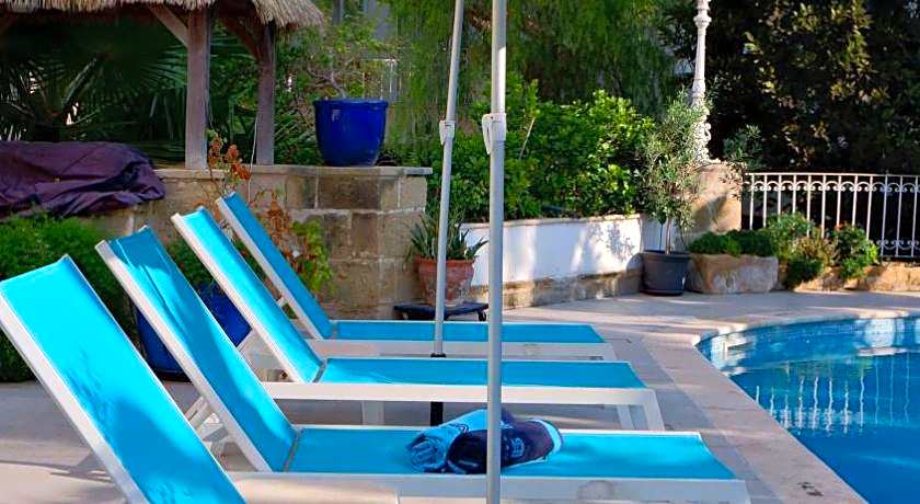 Village Knights Accommodation