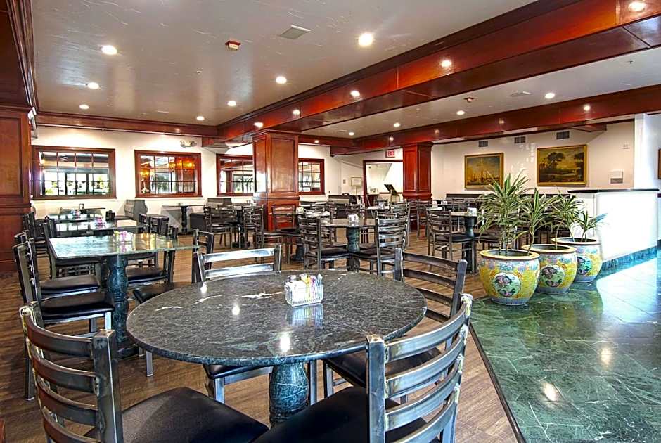 Azure Hotel & Suites Ontario, A Trademark Collection Hotel