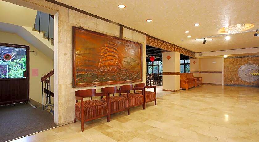 Chiayi Crown Hotel