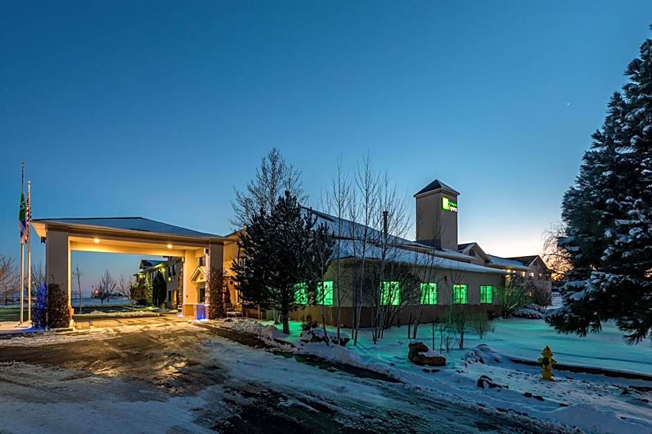 Holiday Inn Express Hotel & Suites Raton By IHG