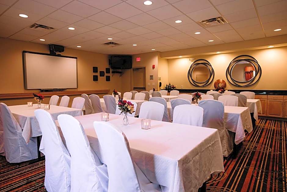 Hampton Inn By Hilton & Suites Minot