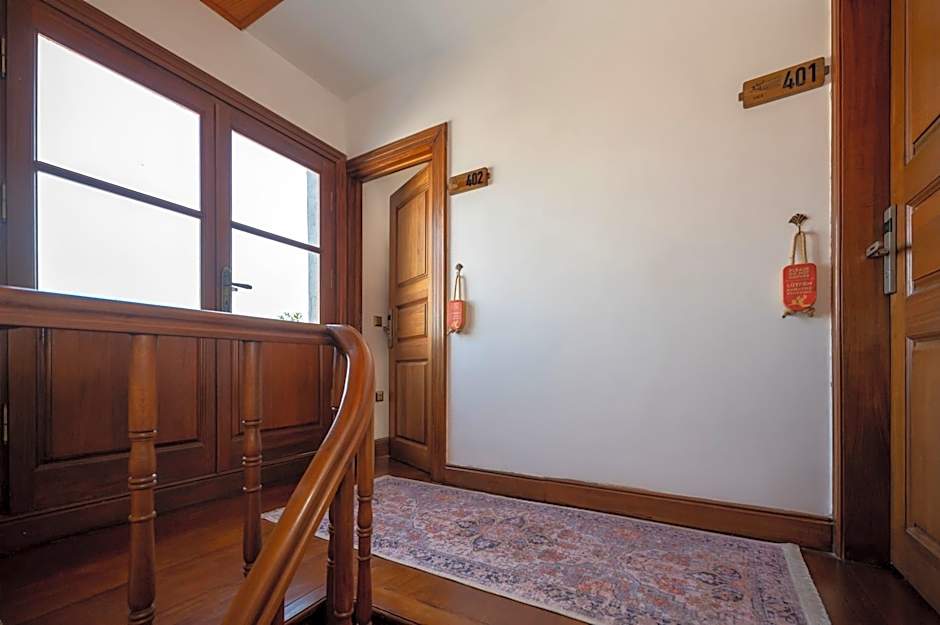 Valeria Antique 1892