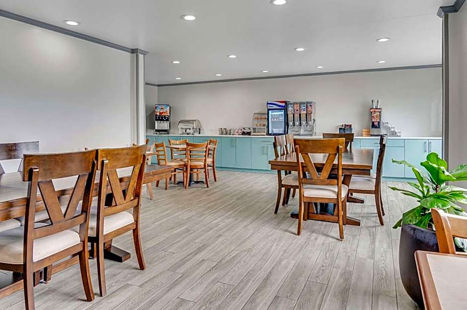 Country Inn & Suites by Radisson, Grand Rapids Airport, MI