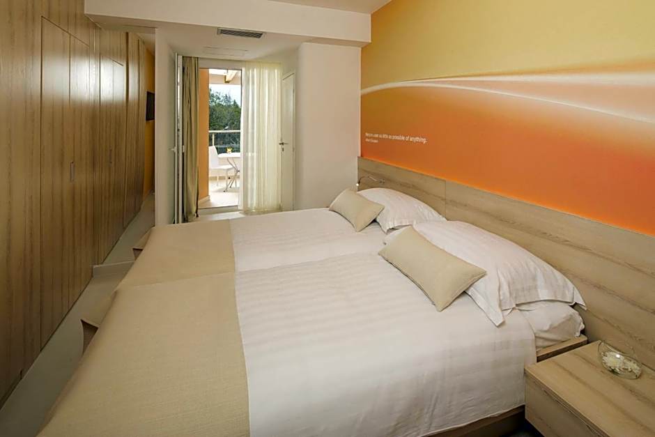 Photo 1 of 7 of Classic Interconnecting Room with Balcony - Park Side