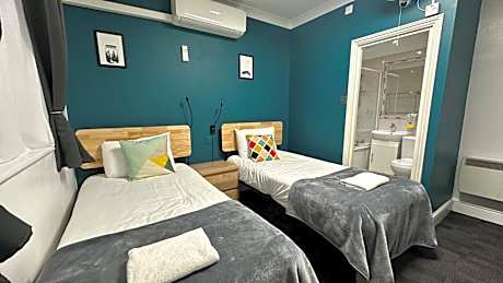 Twin Room with Bathroom