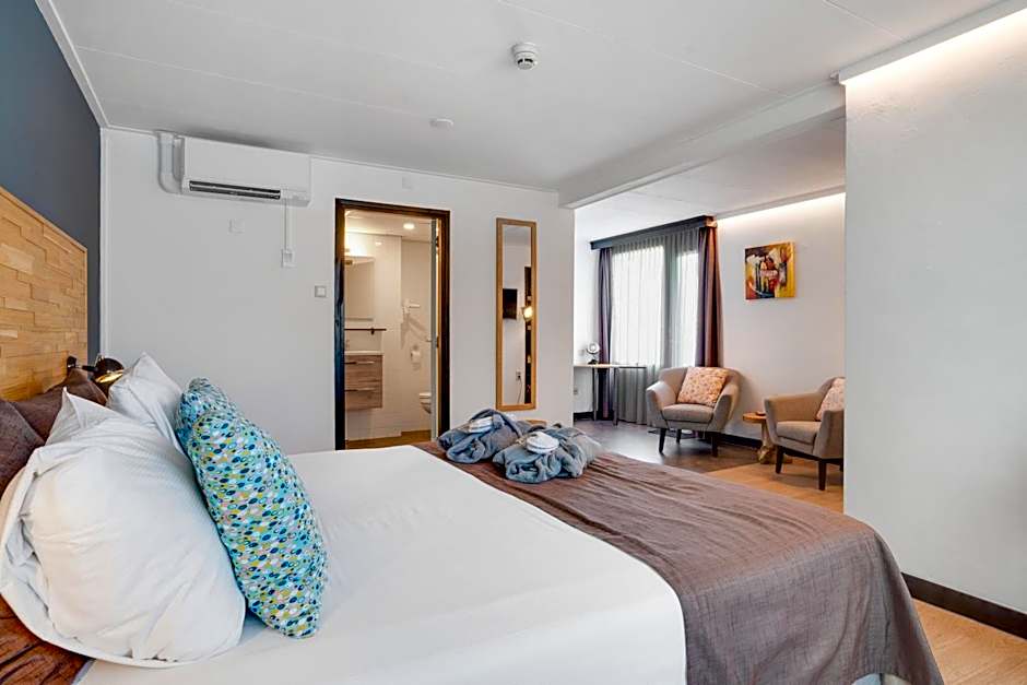 Photo 1 of 6 of Suite