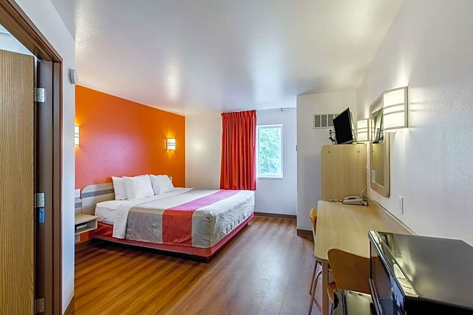 Motel 6-Baraboo, WI - Lake Delton-Wisconsin Dells