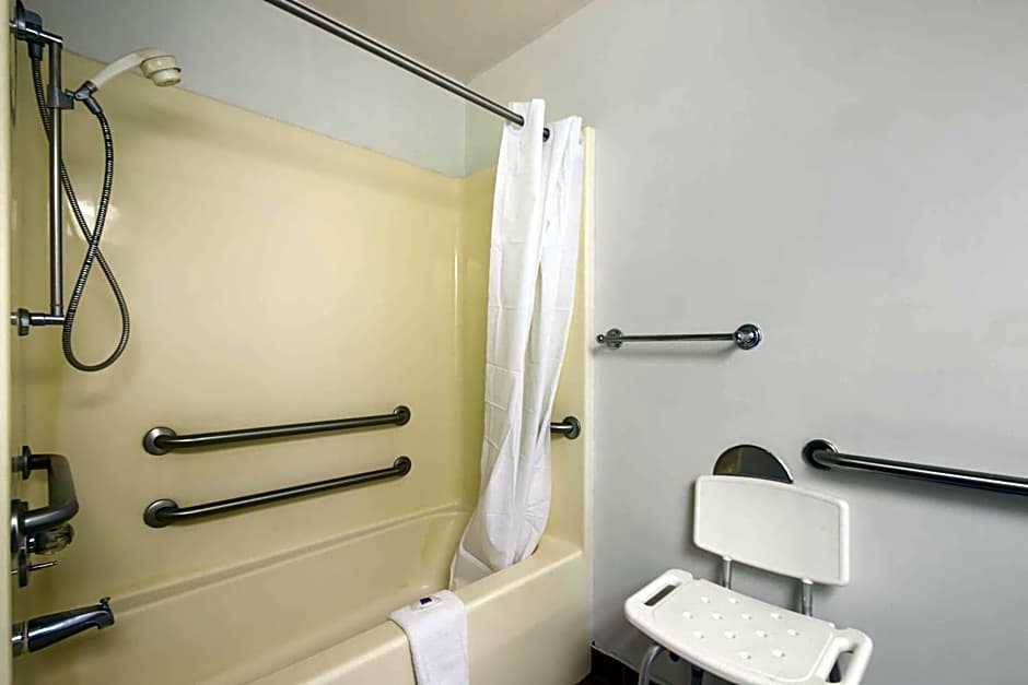 Motel 6-Rothschild, WI