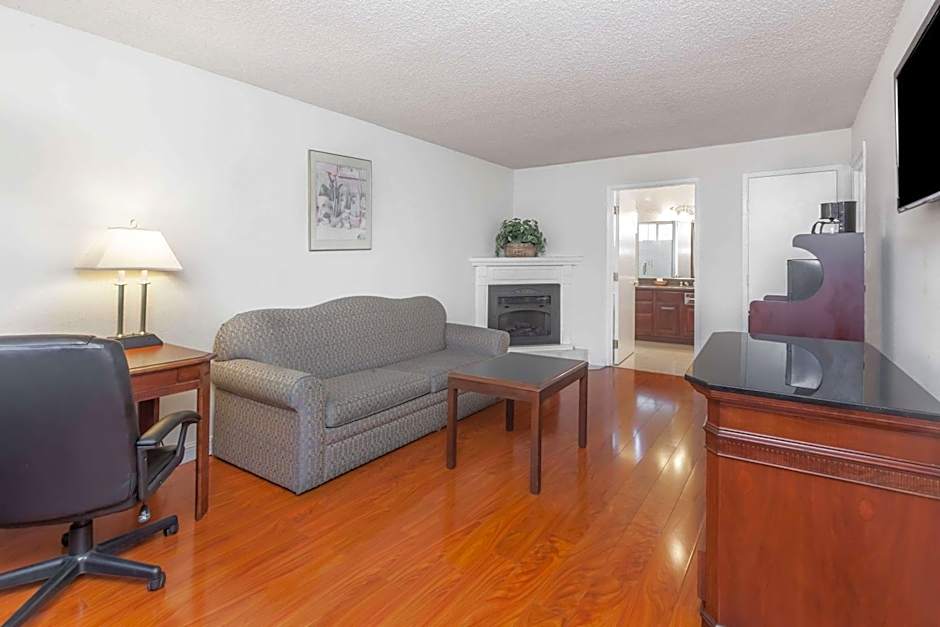 Days Inn & Suites by Wyndham Sunnyvale