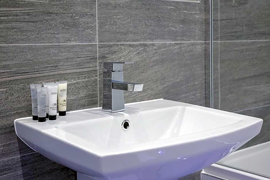 Canada Lodge and Lake