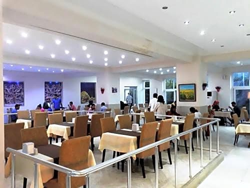 Golden Life Heights Deluxe Suite Hotel - Adult Only