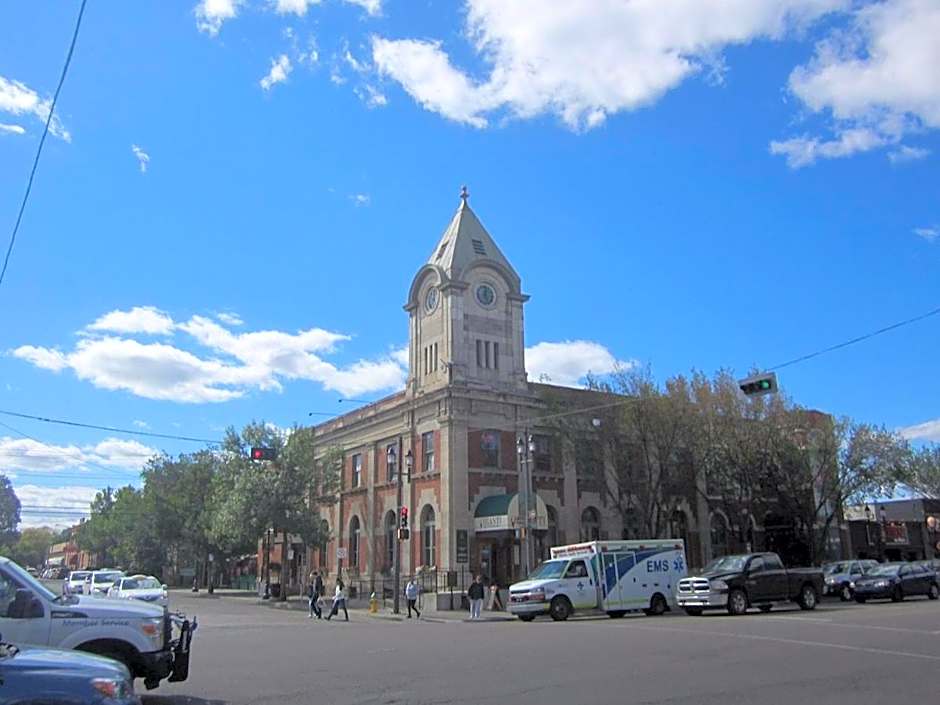 NEW, Euro-Style Suite, Whyte Avenue, AC, Netflix, Sleeps 6!