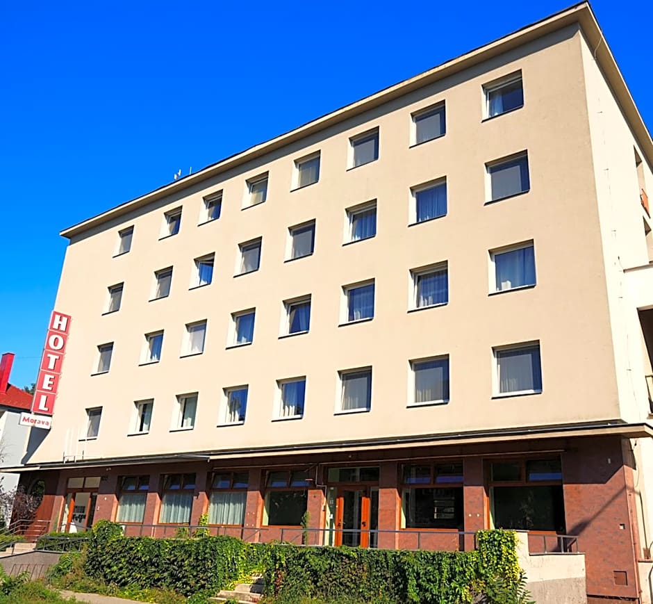 Morava 308 manželská postel a třetí lůžko Uherské Hradiště Šafaříkova 855