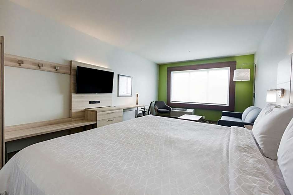 Holiday Inn Express & Suites Edmonton N - St. Albert By IHG