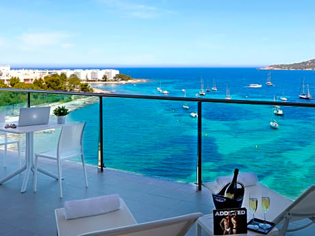 AXEL 1 BEDROOM SEA SIDE VIEW 1 PAX