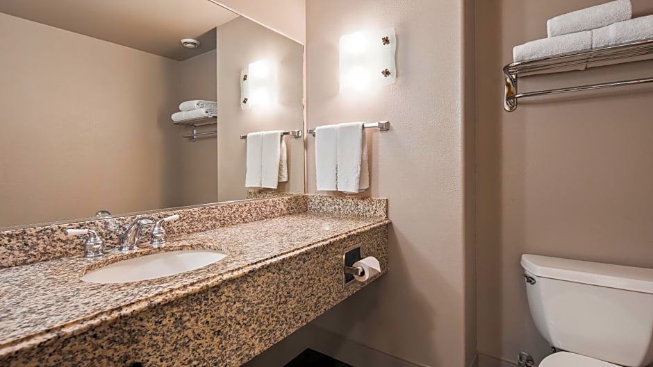 Best Western Cedar Inn & Suites