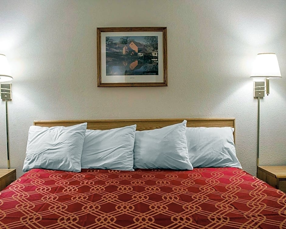 Econo Lodge Worthington