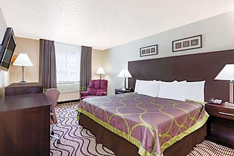 1 King Bed Non-Smoking