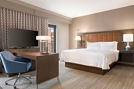 King Studio Suite w/ Balcony