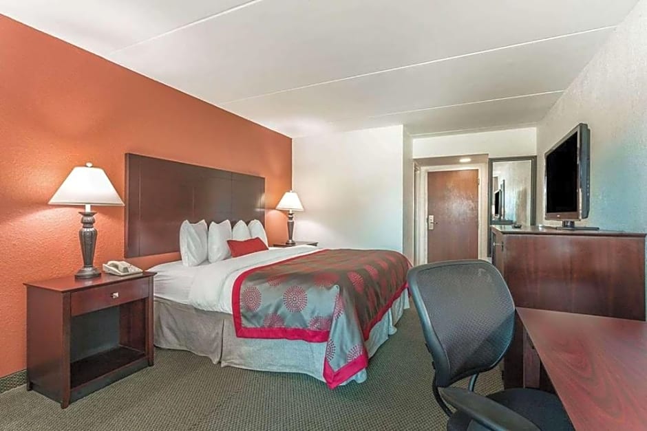 Ramada by Wyndham Luling