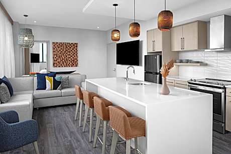 Suite with Full Kitchen, 3 Bedroom Suite, City view