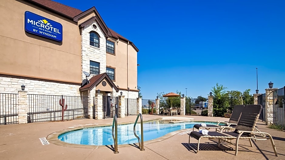 Microtel Inn & Suites by Wyndham Buda Austin South