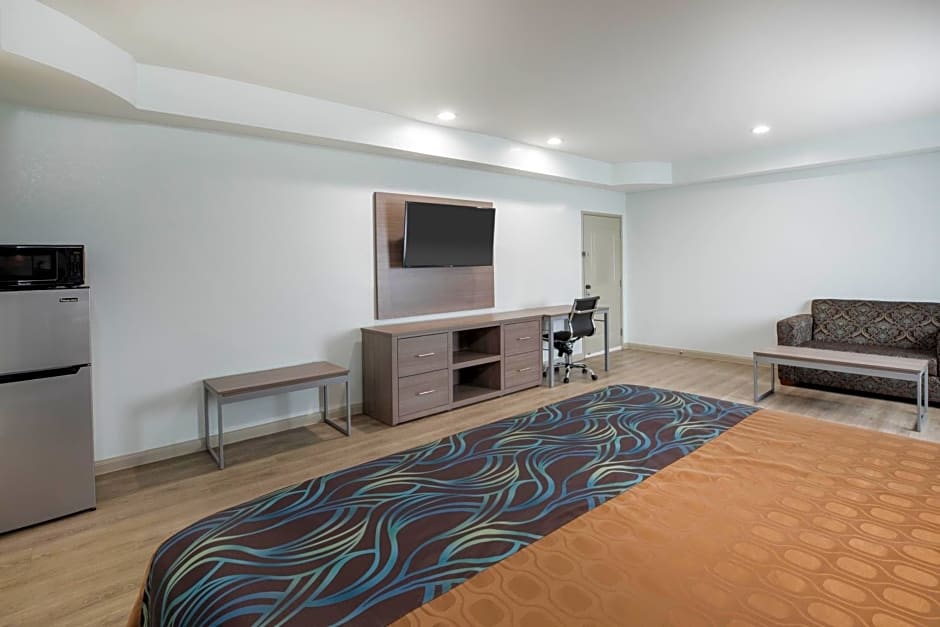 Super 8 by Wyndham Humble/Houston