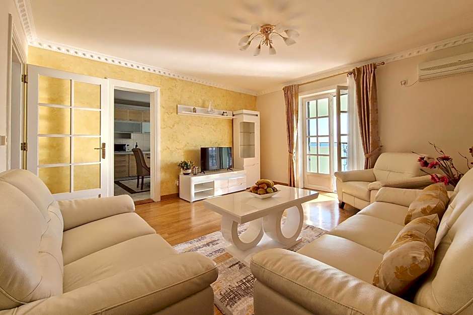 Montesan Luxury Apartment Beach Front