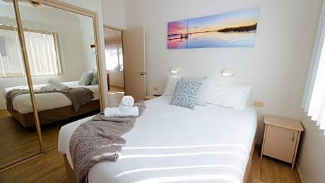 Deluxe Two-Bedroom Bushland Villa with Spa Bath