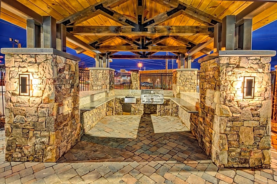 Black Fox Lodge Pigeon Forge, Tapestry Collection by Hilton