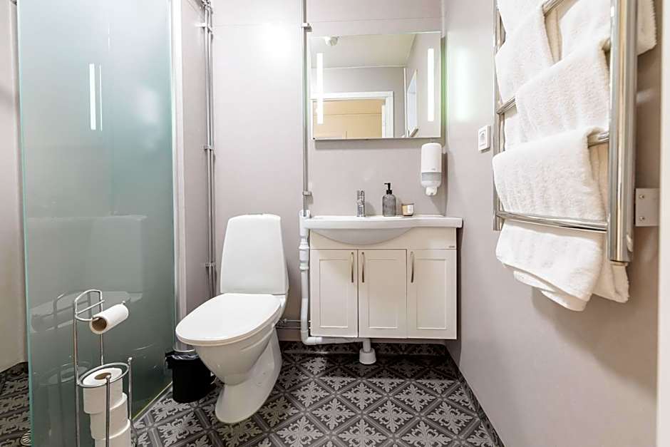 Easy Livin' Apartment Hotel